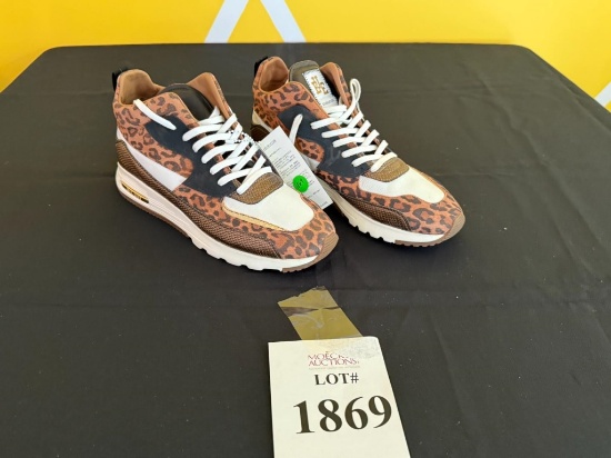ESSEUTESSE BLUS LEO AIR SNEAKERS SIZE 9