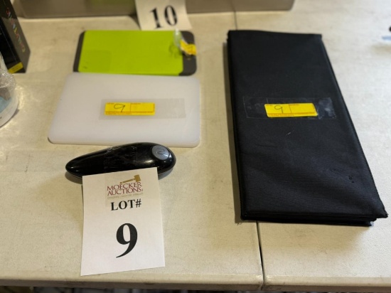 LOT CONSISTING OF ASSORTED CUTTING BOARDS