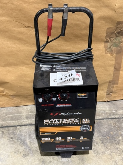 SCHUMACHER ELECTRIC BATTERY CHARGER