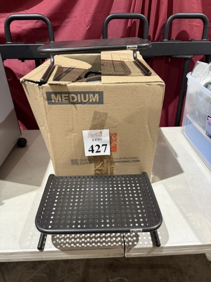 LOT CONSISTING OF COMPUTER MONITOR RISERS