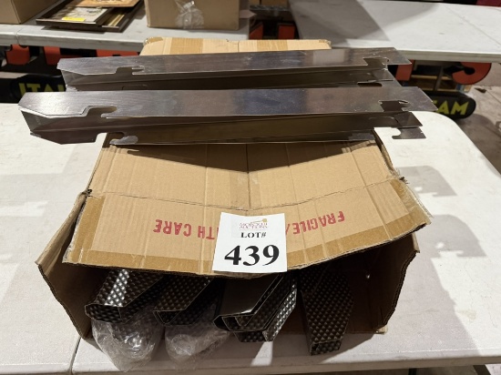 LOT CONSISTING OF STAINLESS STEEL WALL MOUNT