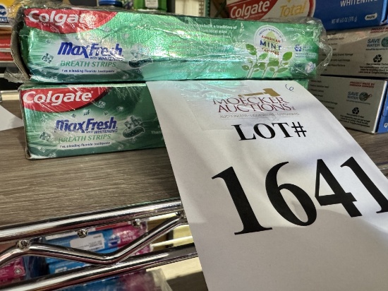 LOT CONSISTING OF (6) COLGATE MAXFRESH TOOTHPASTE