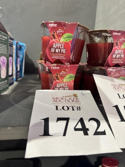 LOT CONSISTING OF (6) GLADE APPLE OF MY PIE CANDLE
