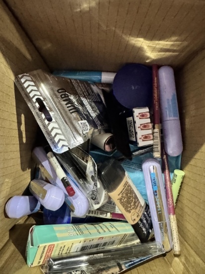 LOT CONSISTING OF (30+) ASSORTED MAKE-UP