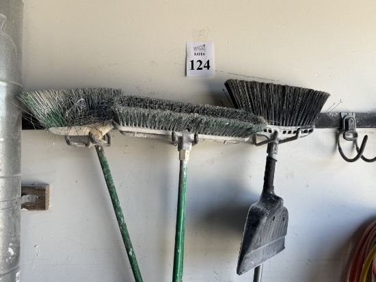 LOT CONSISTING OF ASSORTED BROOMS