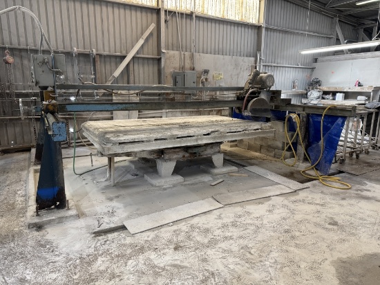 STONE AND TILE CUTTING BRIDGE SAW