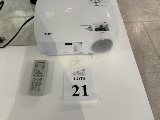 NEC VT490 PROJECTOR WITH CARRYING CASE
