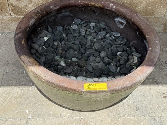 ROUND POT WITH ROCKS