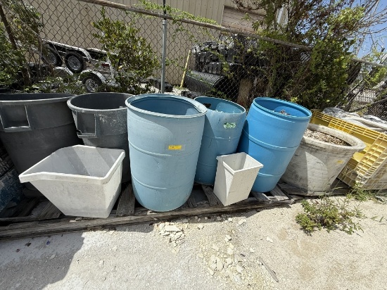 LOT CONSISTING OF ASSORTED GLASS ROCKS