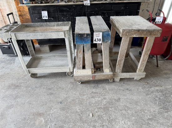 LOT CONSISTING OF ASSORTED CARTS AND WOOD STAND