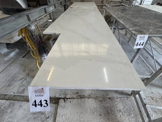 SLABS OF ASSORTED SIZE QUARTZ