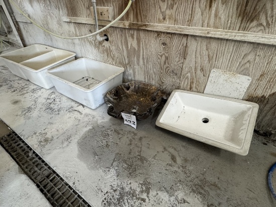 LOT CONSISTING OF ASSORTED SINKS