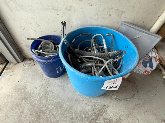 LOT CONSISTING OF ASSORTED PLUMBING AND PIPING