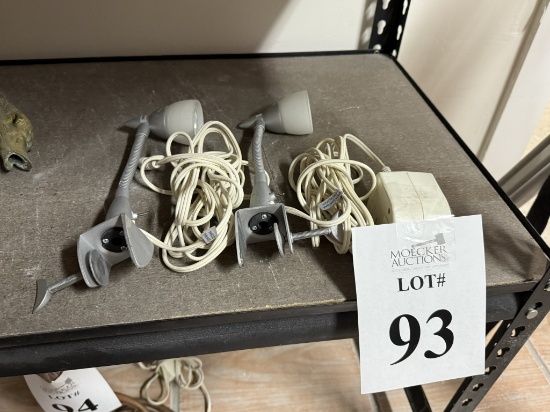 LOT CONSISTING OF ASSORTED LIGHTS
