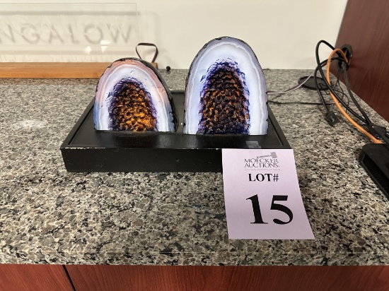 PLASTIC GEODE LAMP
