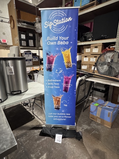 RETRACTABLE FLOOR BANNER STAND