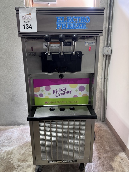 ELECTRO FREEZE SL500 COMMERCIAL TWIN-TWIST SOFT SERVE AND FROZEN YOGURT MACHINE, YEAR: 2011