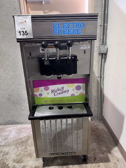 ELECTRO FREEZE SL500 COMMERCIAL TWIN-TWIST SOFT SERVE AND FROZEN YOGURT MACHINE, YEAR: 2011