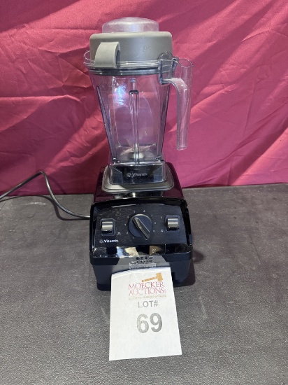 VITAMIX FOOD PREPARING BLENDER