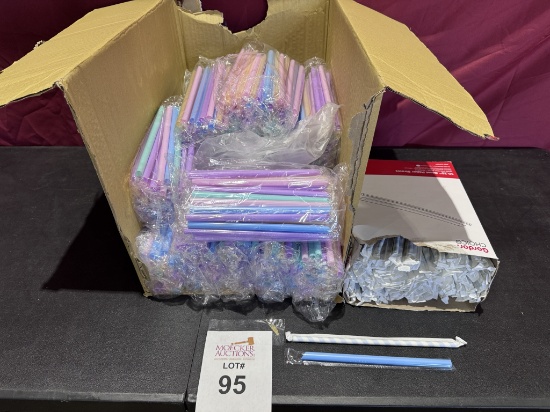LOT CONSISTING OF ASSORTED PLASTIC STRAWS