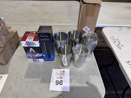 LOT CONSISTING OF ASSORTED COCKTAIL SHAKERS