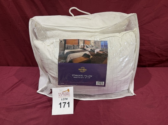 SEMINOLE HARD ROCK & CASINO STANDARD PILLOW (NEW)