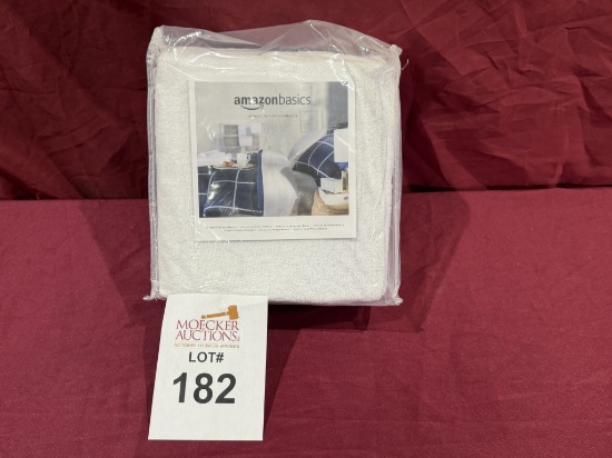 AMAZON BASICS QUEEN FITTED MATTRESS PROTECTOR