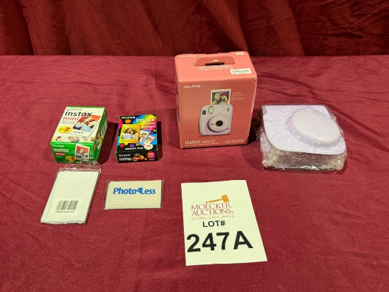 LOT CONSISTING OF FUJIFILM INSTAX MINI 11 CAMERA