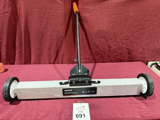 Neiko Heavy Duty Magnetic Sweeper 36" X 3" X 4"