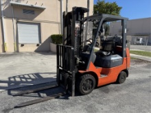 TOYOTA 3 STAGE MAST LP FORKLIFT W/SIDE SHIFTER (REMOVAL: FT. LAUDERDALE, FL)