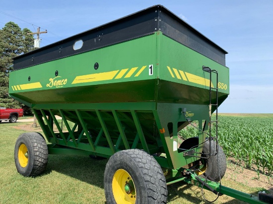 Demco 650bu Posi Flow Gravity Wagon--1 Owner