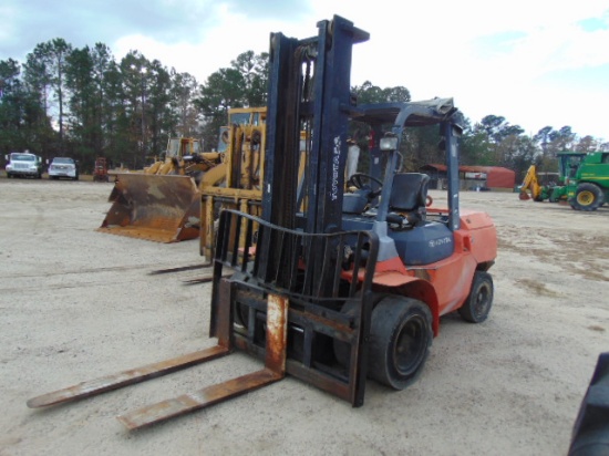 Toyota 7FDU45 rough terrain forklift