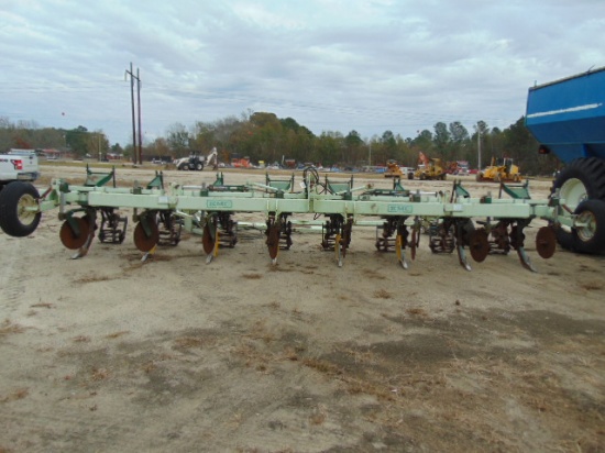 KMC strip, 3pt hitch 8 row hyd. lift sides with rolling bucket