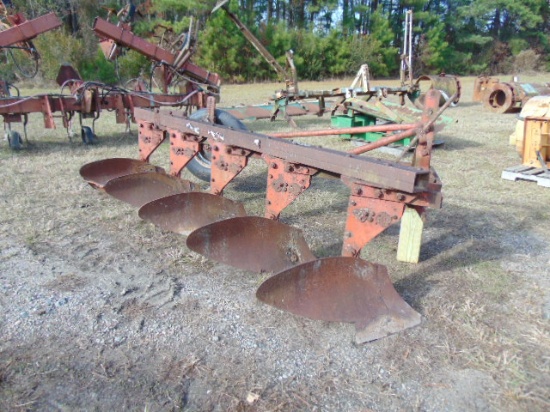 Massey Ferguson 82 3pt hitch 5 row bottom plow