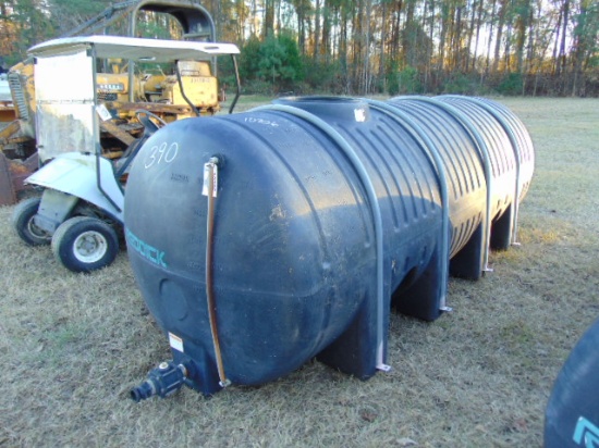 Reddick 900 gal. plastic tank
