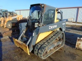 John Deere 323D skid steer, closed A/C cab, 16'' rubber tracks, high flow,