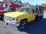 1992 CHEVROLET 3500 VIN:1GBJC34K3NE214424 single axle flatbed truck, 5.7L e
