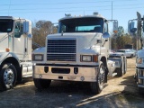 2015 MACK MP8 415hp Mack 10sp Mack air ride 460 ( Rebuilt Title)