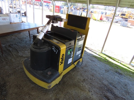 Yale Industrial electric warehouse tugger cart w/ charger 24volt max draw bar pull 700lbf, s/n: D902