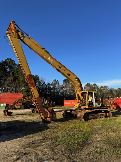 JOHN DEERE 790E excavator, closed cab, long reach boom,60inch clean out bucket, 31.5inch steel track