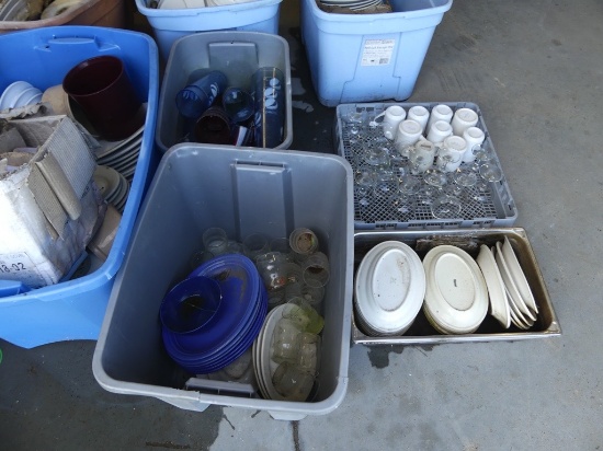 Large quanity of commercial food plates & cups