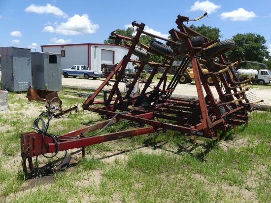 CASE IH 4600 field cultivator, pull-type, hyd lift, hyd fold down 28ft wide, s/n: 02500000006004