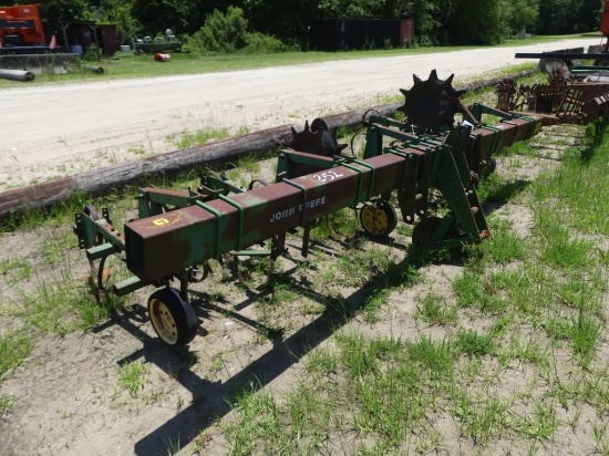 John Deere 825 3pt hitch cultivator