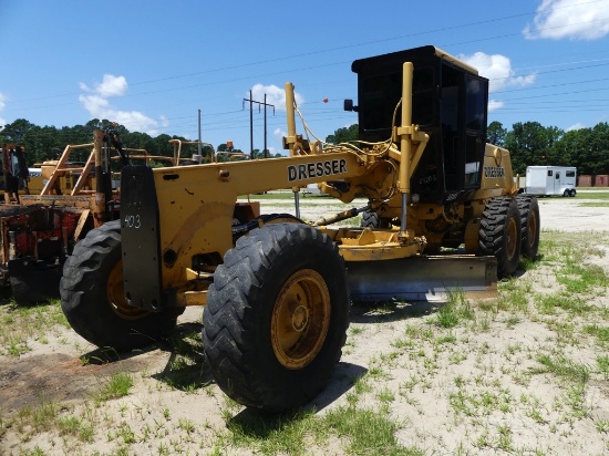 DRESSER A450E Motor Grader, closed cab, Reman 5.9 Cummins diesel engine, new injection fuel pump, 12