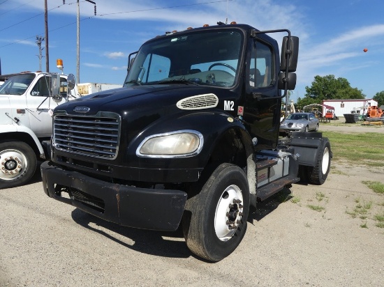 2013 FREIGHTLINER Single axle Day Cab Road Tractor, Cummins diesel, A/T, air brakes, hyd wet line mi