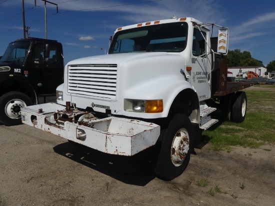 1992 INTERNATIONAL 4800 4x4 flatbed, 16ft bed, 466 diesel, 5spd, winch on front bumper, air brakes *