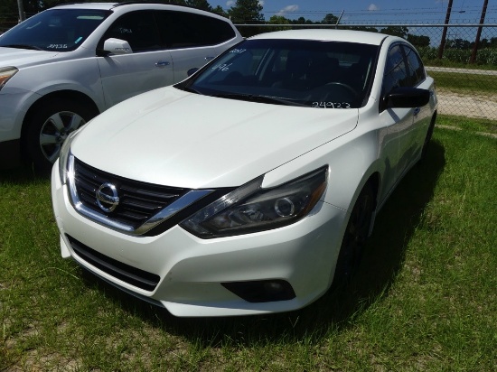 2017 NISSAN ALTIMA SR 4door sedan, 4cylinder engine, A/T, power windows, power locks, cloth interior
