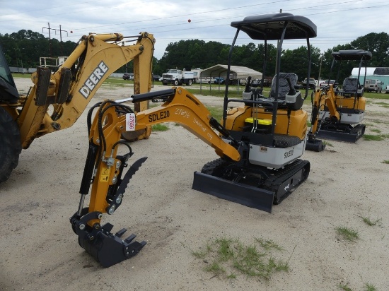 SDLE20 mini excavator, 4post canopy, 7inch rubber tracks, 18inch bucket, hyd thumb, 44inch push blad