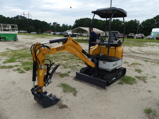 SDLE20 mini excavator, 4post canopy, 7inch rubber tracks, 18inch bucket, hyd thumb, 44inch push blad