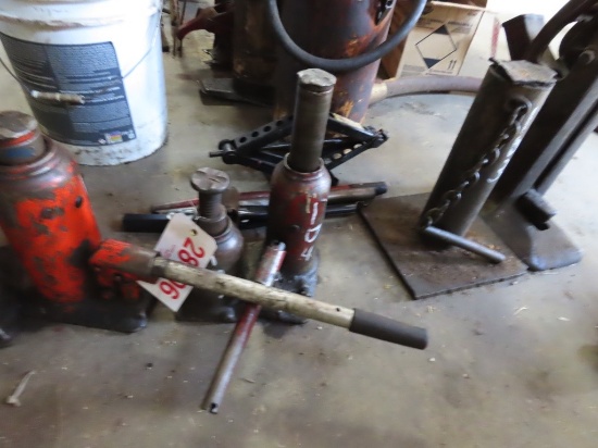 2 bottle jacks